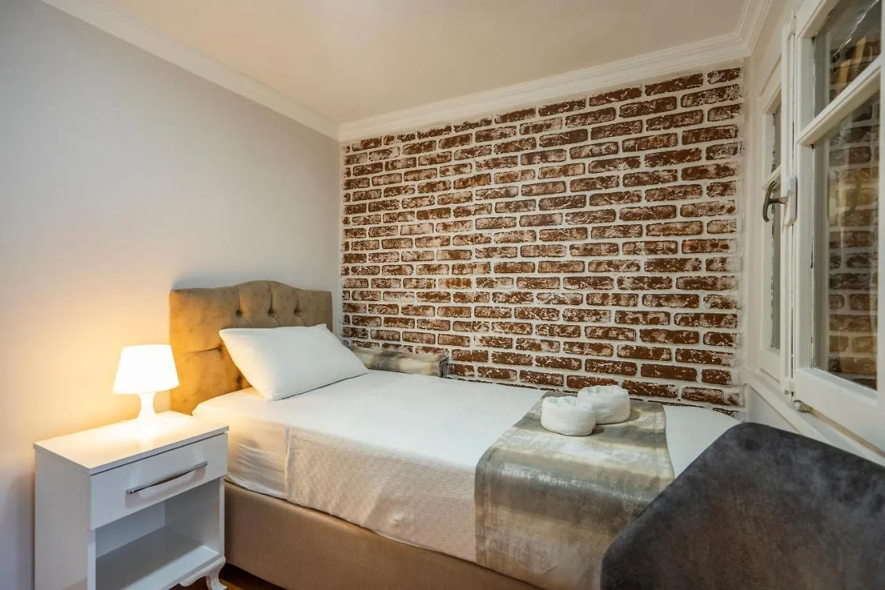 Blue Mosq- Three Storey Detached Villa Istanbul Turkey